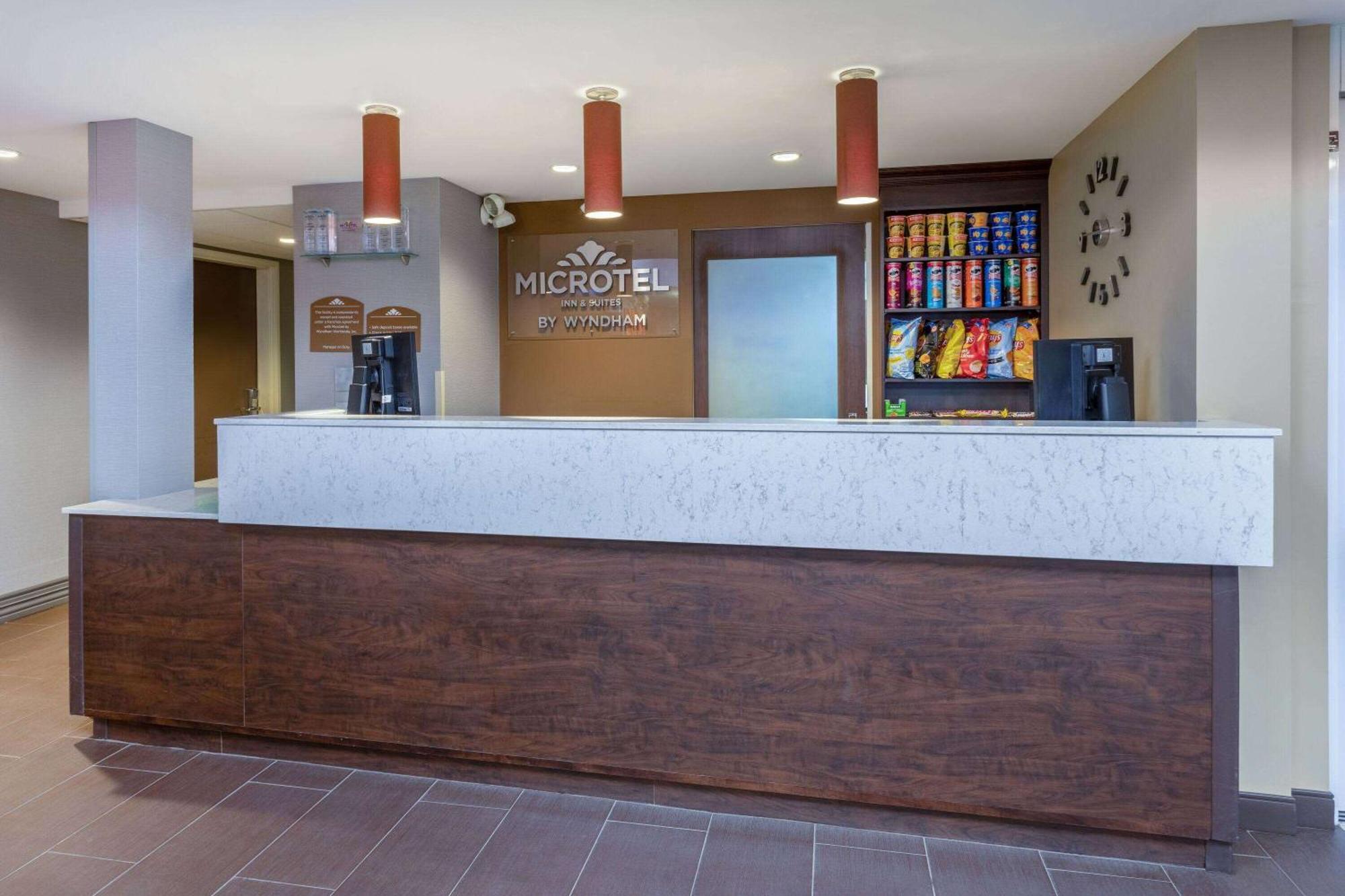 Microtel Inn & Suites By Wyndham - Тимминс Экстерьер фото